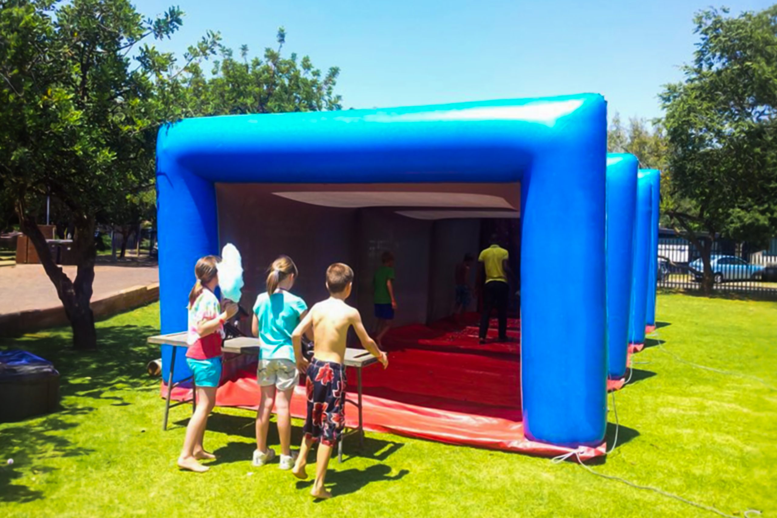 INFLATABLE SHOOTING TUNNEL